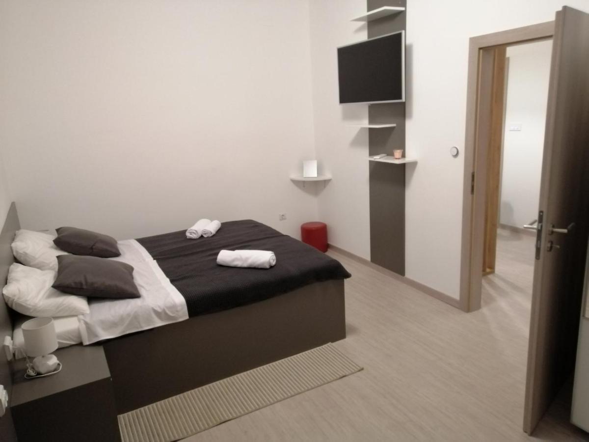 Evita Apartment Karlovac Eksteriør bilde