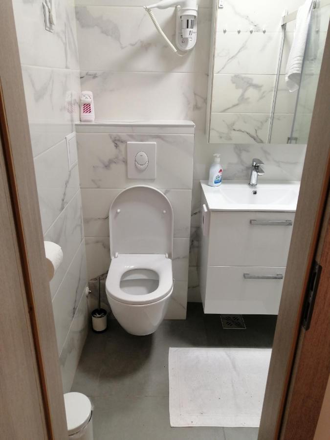 Evita Apartment Karlovac Eksteriør bilde